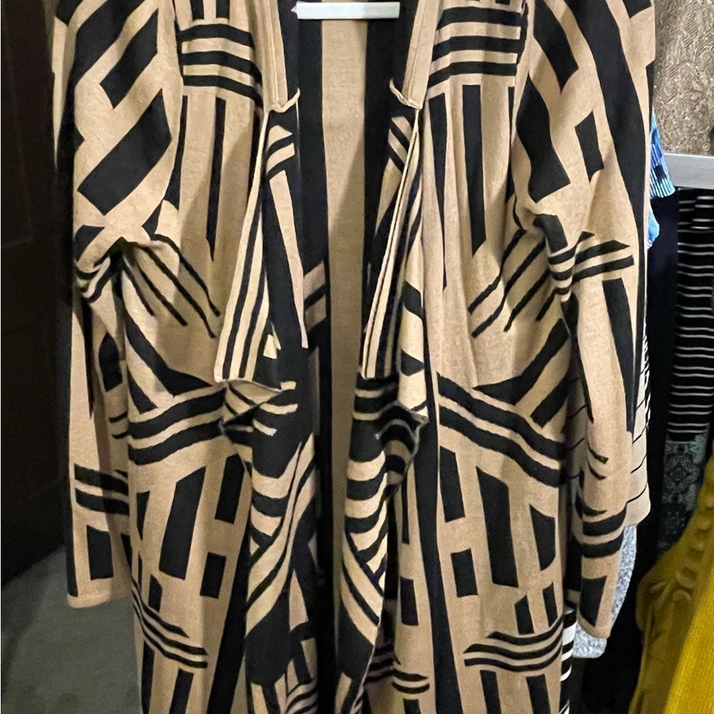 Chic Geometric Patterned Cardigan - image 1